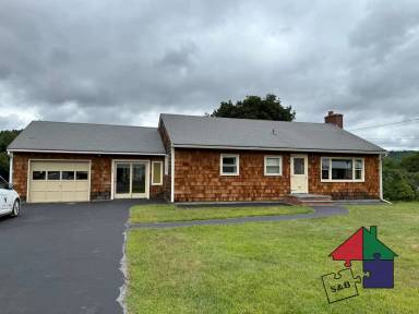 Main picture of 142 Dickinson Dr