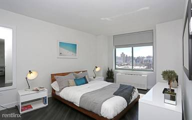 Main picture of 250 East Houston
