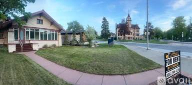 Main picture of 735 S Main St
