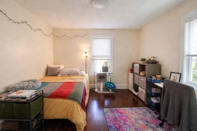 Main picture of 60 Woodlawn St