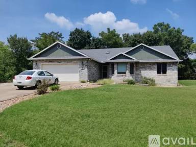 Main picture of 48 Magrath Cir