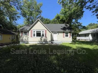 Main picture of 23 S Schlueter Ave