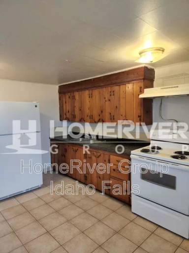 Main picture of 2001 W Broadway St