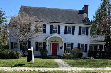 Main picture of 33 Parkway Dr
