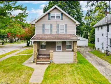 Main picture of 67 E Archwood Ave
