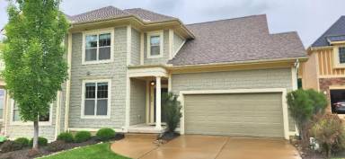 Main picture of 208 Pointe Oakwood Way