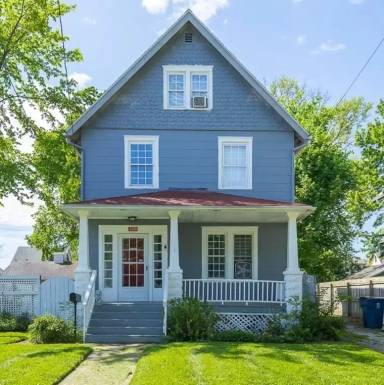 Main picture of 1123 W 10th St