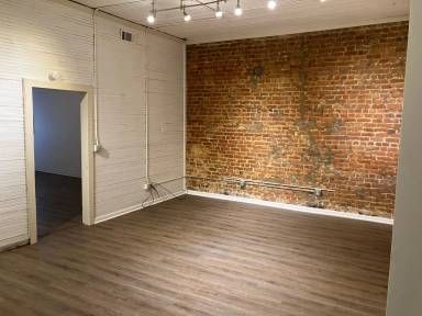 Main picture of 111 N Spring St