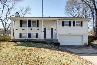 Main picture of 2942 E Erie St