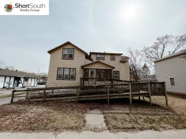 Main picture of 826 Pennoyer Ave