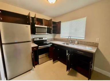 Main picture of 2424 NW 44th St
