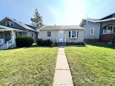 Main picture of 93 22nd Ave SW