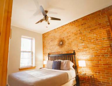 Main picture of 17 Garrison St