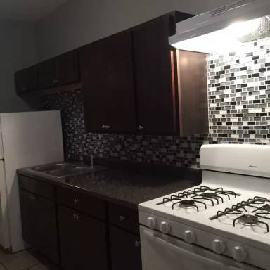 Main picture of 3064 E 79th St