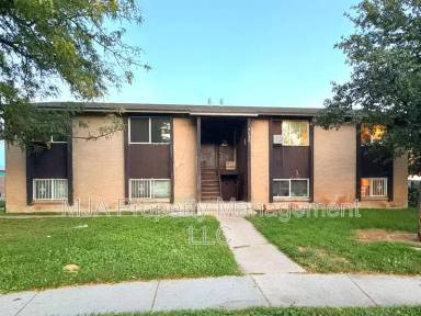 Main picture of 2523 S Lakecrest Dr