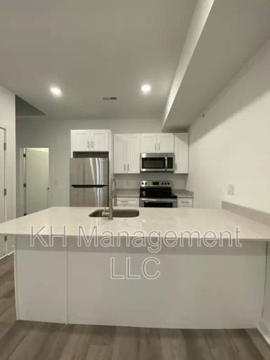 Main picture of 667 N 52nd St