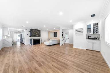 Main picture of 5400 Columbus Ave