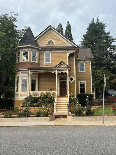 Main picture of 110 Richardson St