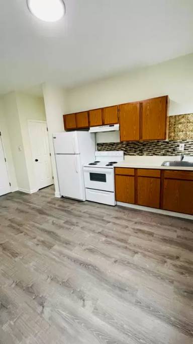Main picture of 444 Bridge St