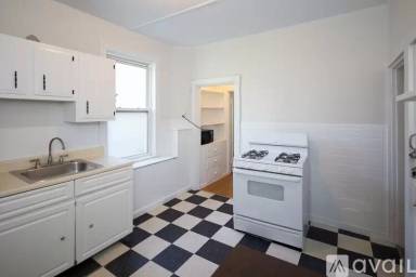 Main picture of 17 Pond St