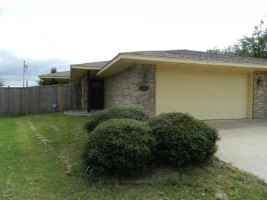 Main picture of 828 NW Hilltop Dr