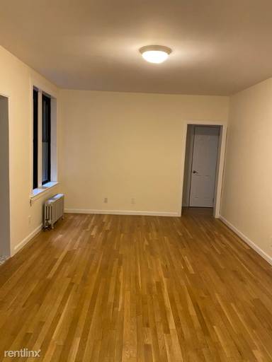 Main picture of 218 W 10th St
