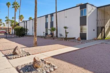 Main picture of 5570 E Hampton St