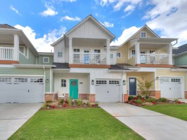 Main picture of 736 Harbor Town Dr