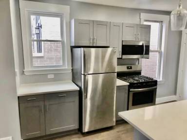 Main picture of 1625 W Superior St