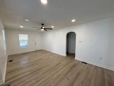 Main picture of 523 N Alton Ave
