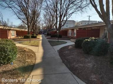 Main picture of 8526 Old Bonhomme Rd