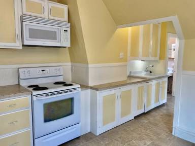 Main picture of 6 W Weir St