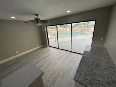 Main picture of 512 SE 43rd St