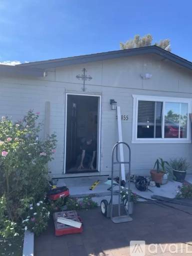 Main picture of 855 W La Osa St
