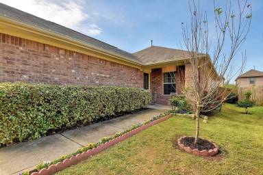Main picture of 5913 Abby Ann Ln