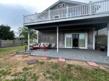 Main picture of 22 DuPont Dr