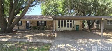 Main picture of 806 Easy St