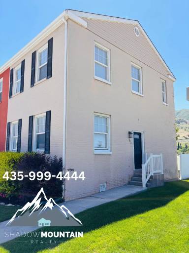 Main picture of 302 E Yellow Feather Dr