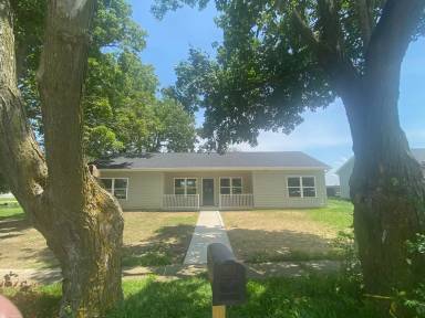 Main picture of 304 N Elm St