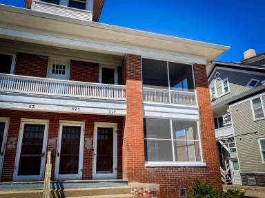 Main picture of 835 Goodhue Blvd