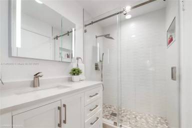 Main picture of 10021 NW 52nd Ter