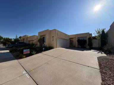 Main picture of 7924 Woodridge Dr NE