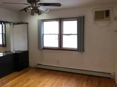 Main picture of 142 Saint Pauls Ave