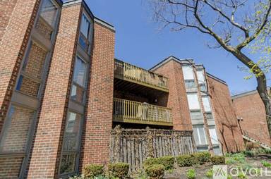 Main picture of 2036 N Larrabee St