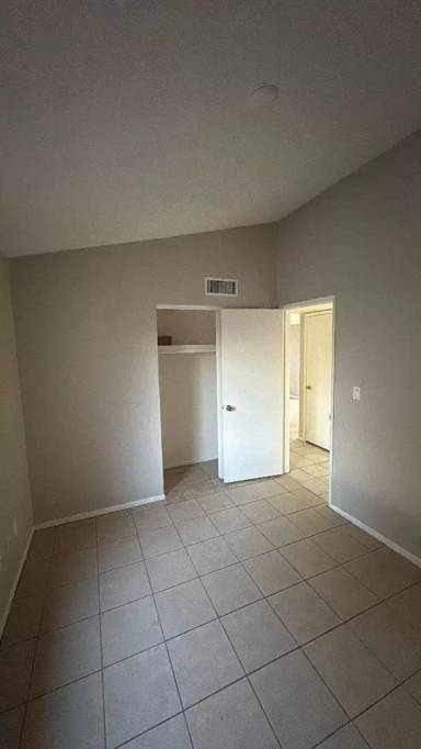 Main picture of 1664 S Robin Ln