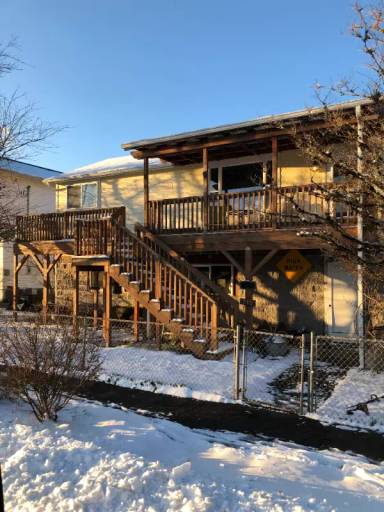 Main picture of 210 Bridge St