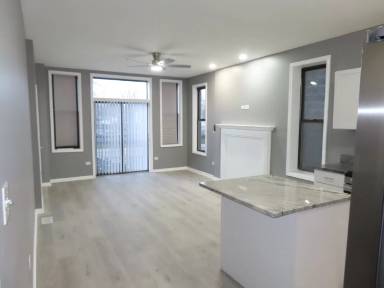 Main picture of 951 W 51st St