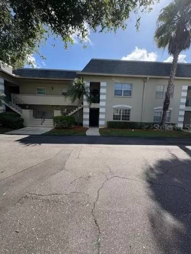 Main picture of 68 Country Club Dr