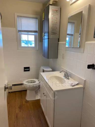 Main picture of 5519 Main St