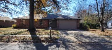 Main picture of 2804 E Linwood St